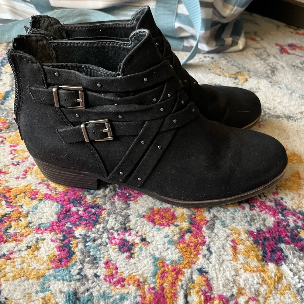 Women’s Black Small Heel Boots